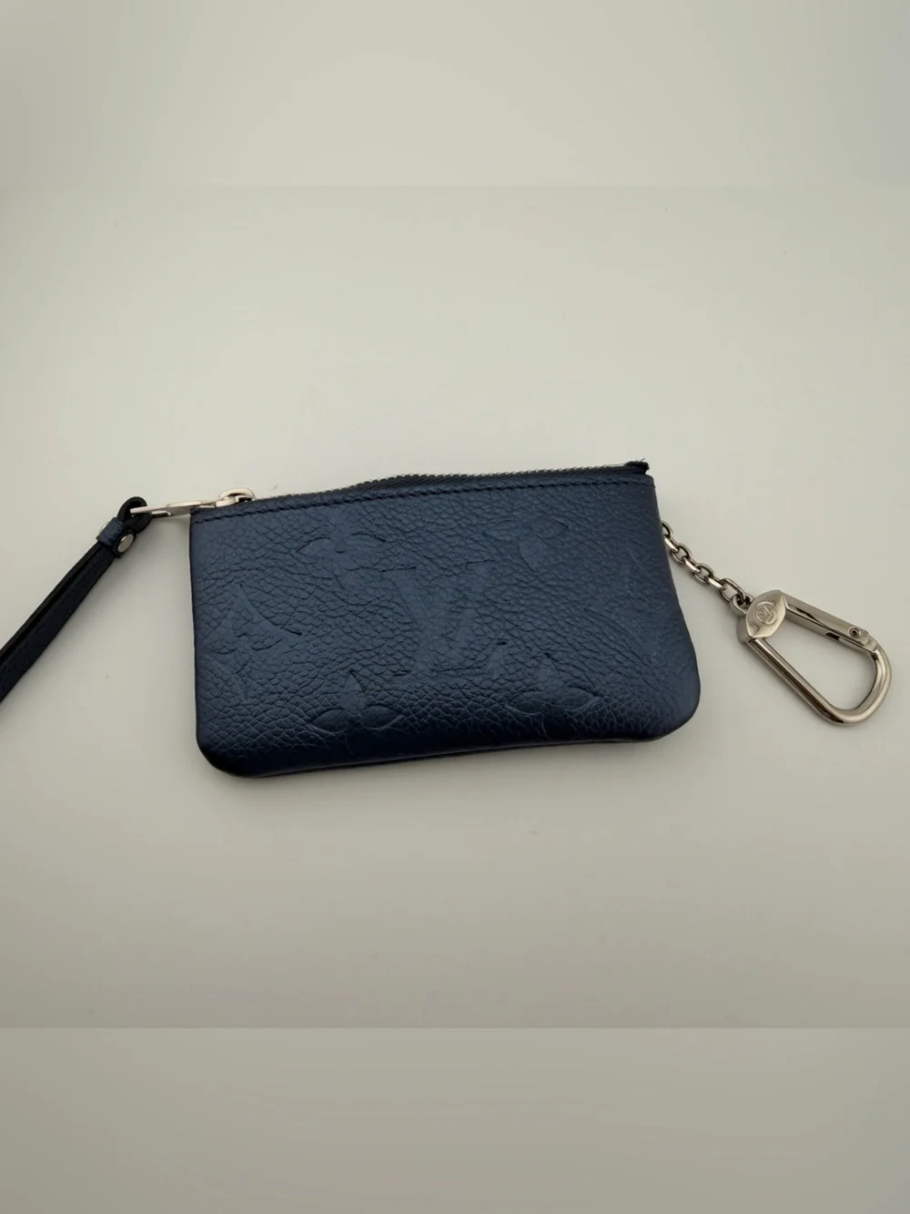 AUTHENTIC Louis Vuitton Key Cles Embossed Monogram Navy Nacre
